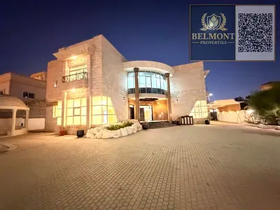 **>>Ready to Move Corner Big Villa>>6 Master Rooms>>2 Kitchens>>Driver Room>>2 Main Gates>>4 Halls>> Huge Parking>>Best Villa>>Fully Maintained>>