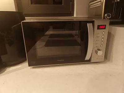 Kenwood Countertop Microwave 800W in Good Working Condition