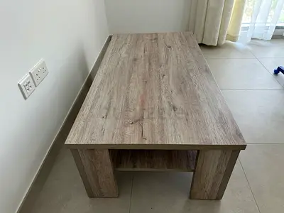 Simple wooden coffee table in light oak finish - excellent condition (like new).