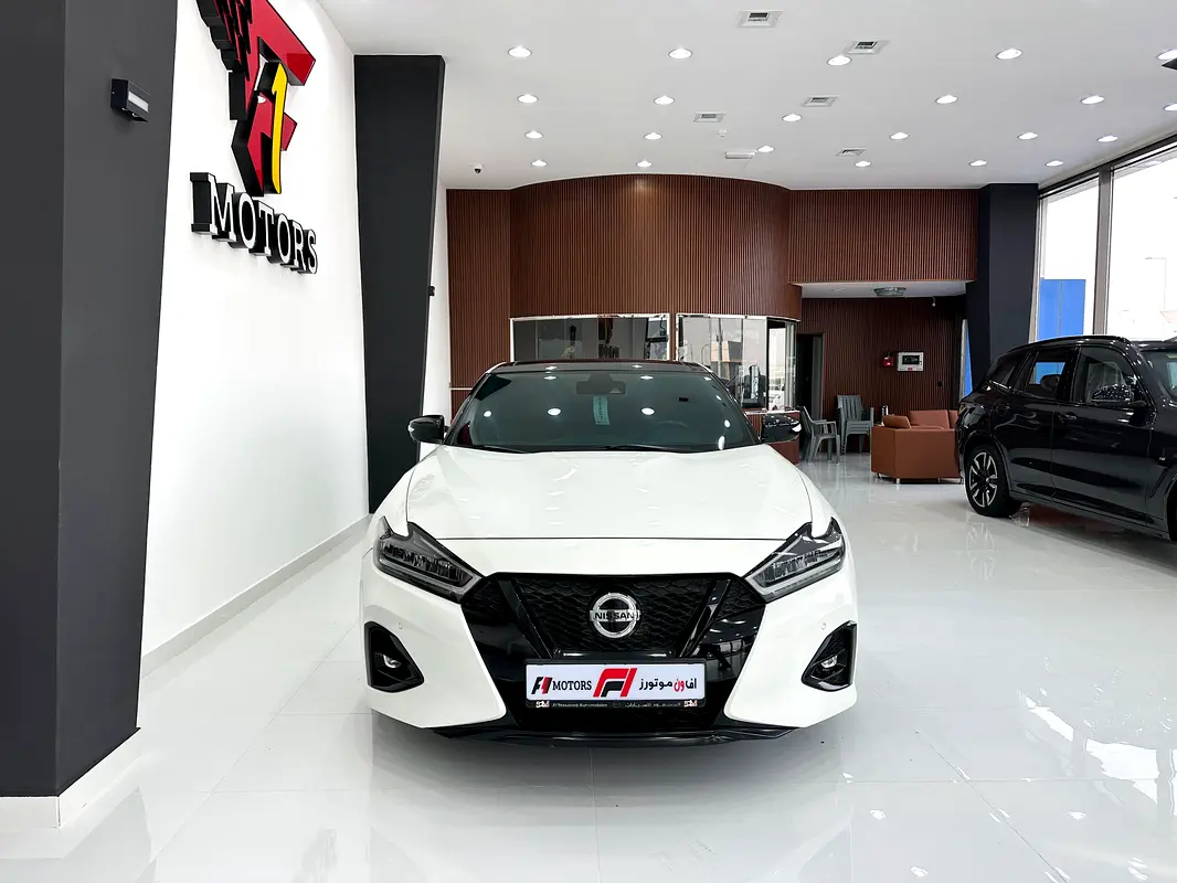 Nissan Maxima 2022 — photo 1 of 9