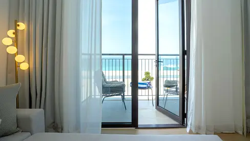 Fully Furnished | Vacant | Beach Access