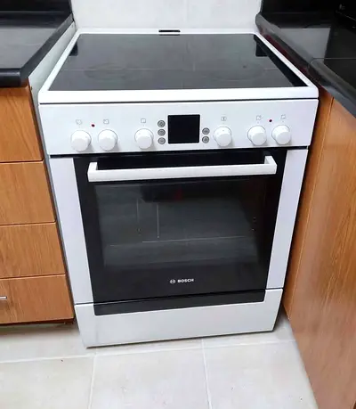 Bosch freestanding electric cooker with ceramic hob - good condition
