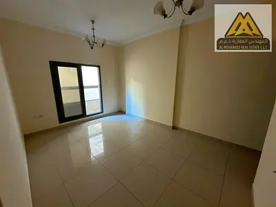 شقة غرفه وصالة بمساحة كبيرة وبلكونة (ثاني ساكن) مع خزائن حائط وتكييف مركزي و2 حمام للإيجار السنوي في الروضة 1 عجمان خلف مركز شرطة الحميدية بسعر 30 أل