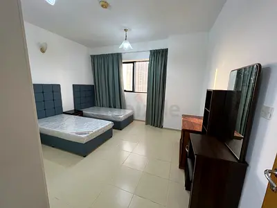 Fabulous Female Room infront of Financial Metro Station