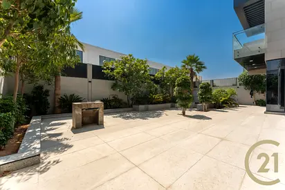 North Facing | Two Kitchens | Huge BUA