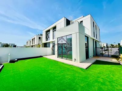 CORNER UNIT | VACANT | SPACIOUS