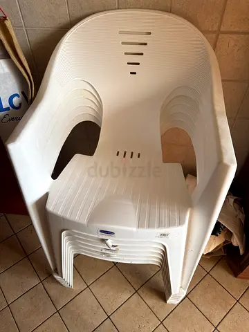 Set of 6 cosmoplast White Plastic Stackable Outdoor Chairs - Perfect Condition