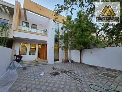 فيلا في موقع استراتيجي عائلي هادئ بمنطقة الياسمين في إمارة عجمان. تتميز الفيلا بعمر بناء حديث (3 سنوات فقط) وتوفر كهرباء بتعرفة المواطن