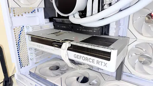 NVIDIA GeForce RTX 5080 aero GPU oc (White/Custom Build) - Excellent Condition