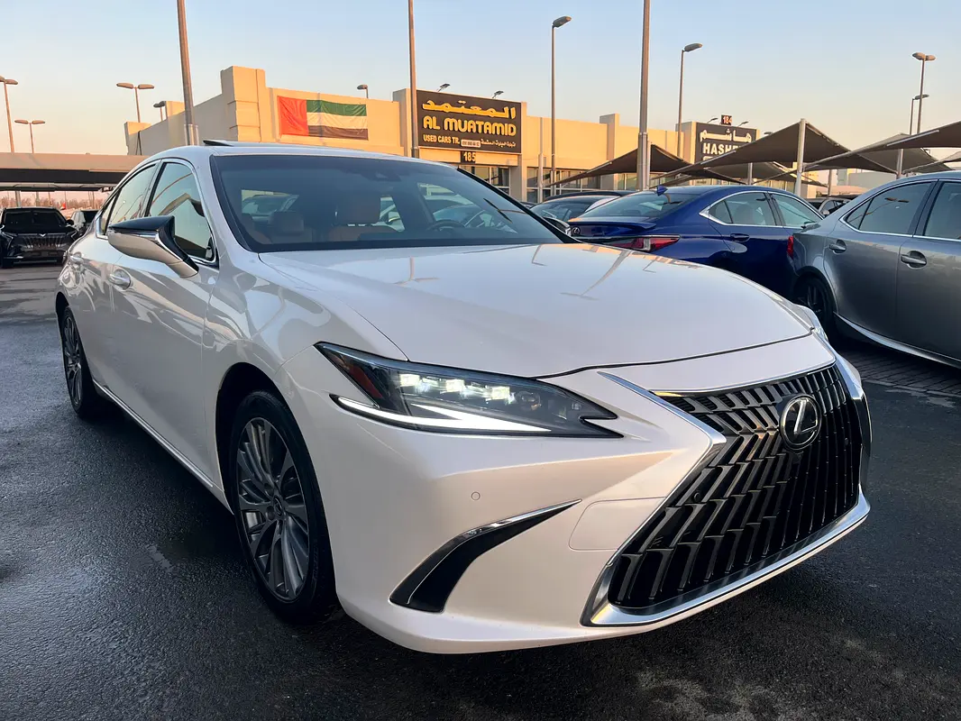 Lexus ES-Series 2020 — photo 1 of 17