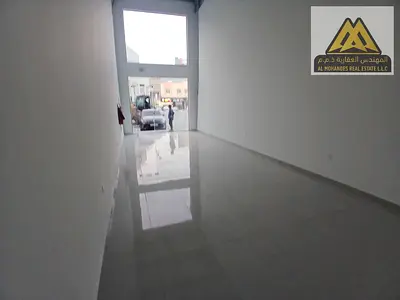 فرصة مميزة لاستئجار محل تجاري في موقع حيوي يتميز بالحركة المستمرة وسهولة الوصول، مما يجعله مناسباً لمختلف الأنشطة التجارية والخدمية.