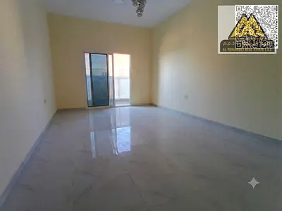 مساحة كبيرة | بلكونة بإطلالة مميزة | غرفة ماستر | الشقة بها 2 حمام | موقع مميز علي شارع رئيسي | سهل المخرج للشارقة ودبي