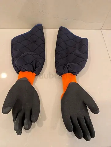 Long heat-resistant BBQ / Oven gloves with quilted cuffs (pair) - good condition