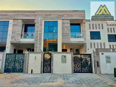 فرصة استثمارية وسكنية مميزة داخل واحدة من أكثر المناطق طلباً في عجمان، تاون هاوس فيلا بتصميم عصري ومساحات واسعة تناسب العائلات الكبيرة، مع توزيع داخلي