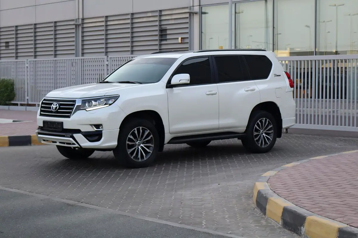 Toyota Prado 2022 — photo 1 of 19