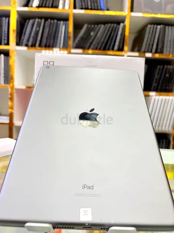 Apple iPad (Silver) - Good Condition, Comes with Box