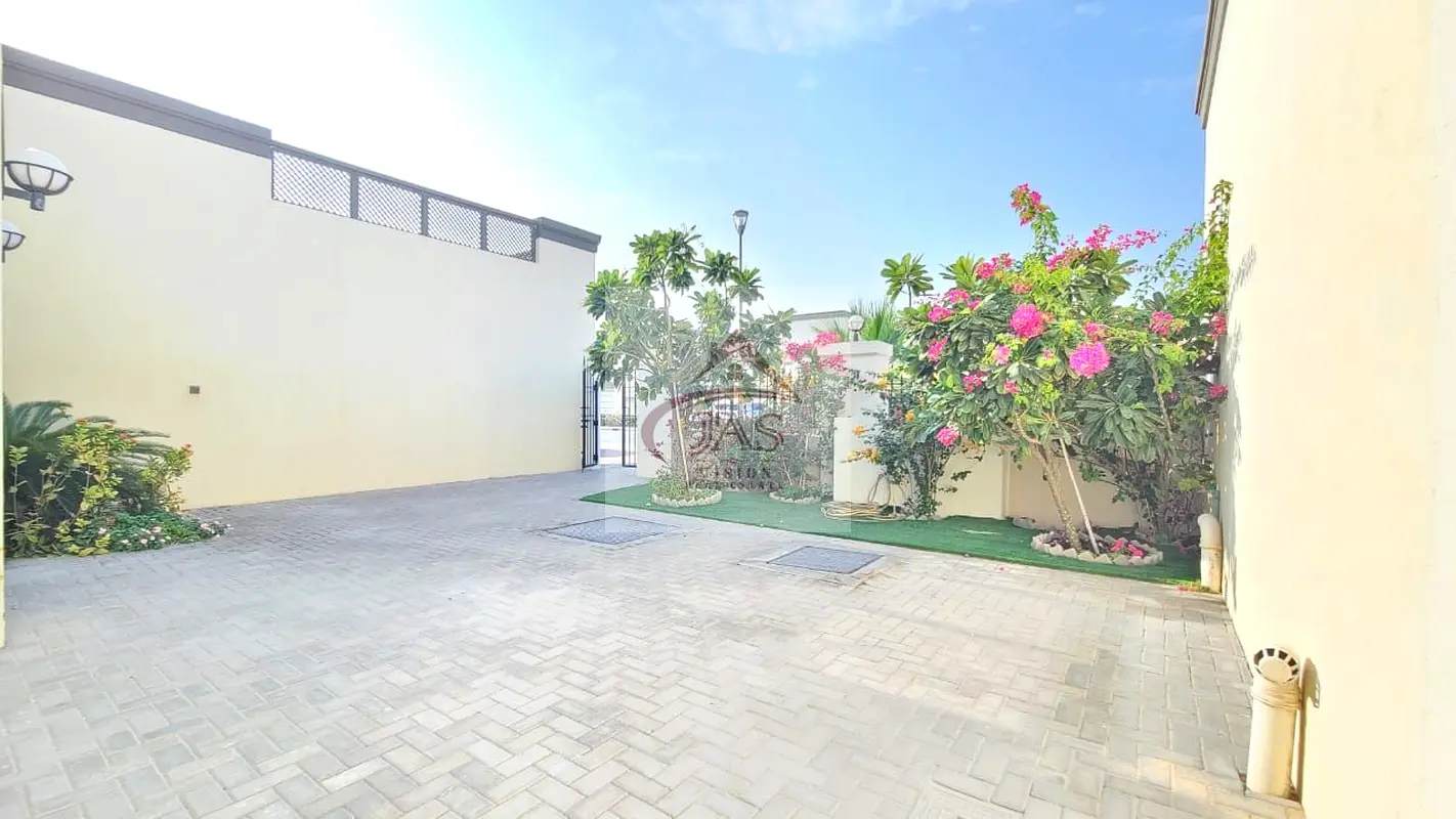Landscaped Outdoor Space 3BR Villa | Back to Back