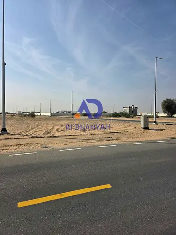 فرصة عقارية لقطة للبيع أرض سكني استثماري مميزة في منطقة مزيرعة A بمساحة 2,635 قدم مربع، جاهزة تماماً للبناء الفوري كاش وبسعر مغري جداً مع ميزة التملك الحر الكامل للجنسيات العربية