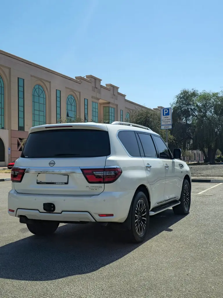 Nissan Patrol 2022 — photo 1 of 8