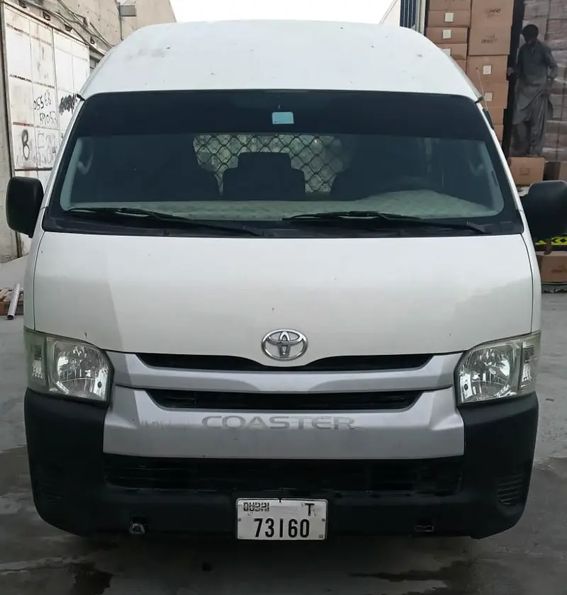 Toyota Hiace 2016 — photo 1 of 5