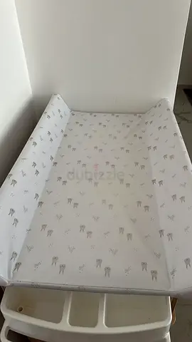 Micuna Baby Changing table, bath, storage combo
