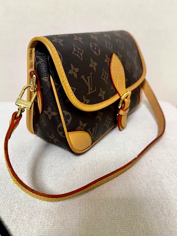 Louis Vuitton STYLE Diane bag in Monogram canvass