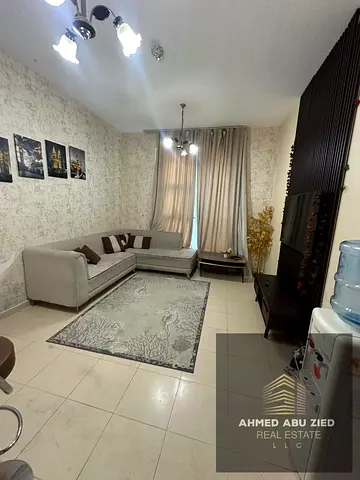 غرفتين ماستر+بركن-صاله بمساحه كبيره-تكييف مركزي-صيانات مجانيه-مساحه كيبره-مطبخ مجهز بالكامل-فرس انيق ومرتب-اجهزه كهربائيه تعمل بكفاءه عاليه-منطقه حيوي