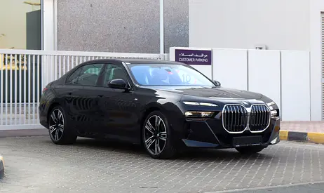 BMW 7-Series 740i 2023 GCC Specs - Original Paint - Under Agency Warranty-3