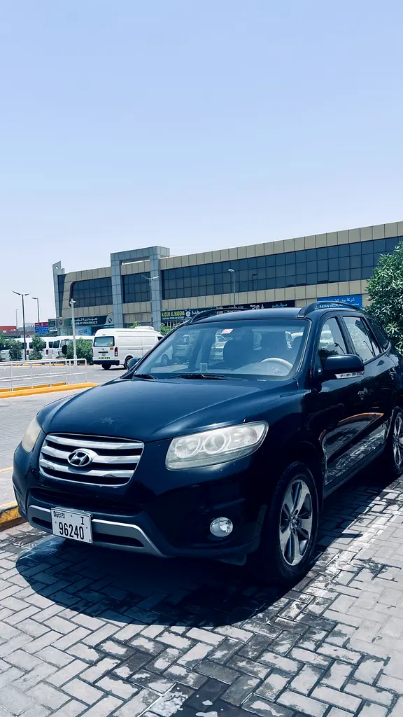 Hyundai Santa Fe 2012 — photo 1 of 7
