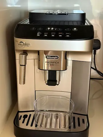 DeLonghi Magnifica Evo Automatic Espresso Machine - Excellent Condition
