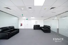 Vacant | 4 Parkings | Prime Location