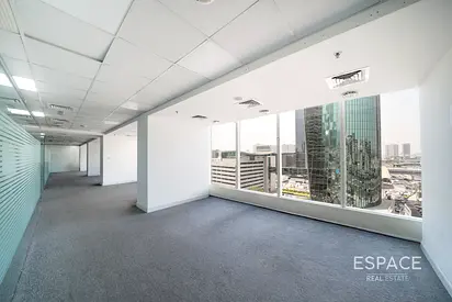 Vacant | 4 Parkings | Prime Location