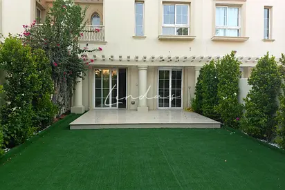 Upgraded Townhouse | Private Garden | Study