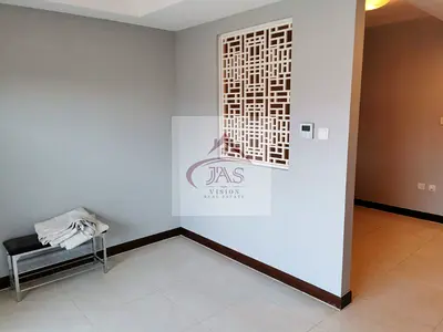 استوديو مطل على المسبح والمدينة | الوصول إلى الشرفة | JVC Villa Pera