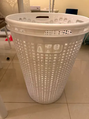 White plastic laundry baskets - excellent condition, 2 pieces