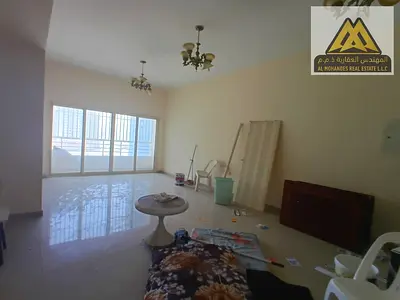 مساحة كبيرة جداً. غرفتين حمام. تكييف مركزي. بلكونة بإطلالة ممتازة.