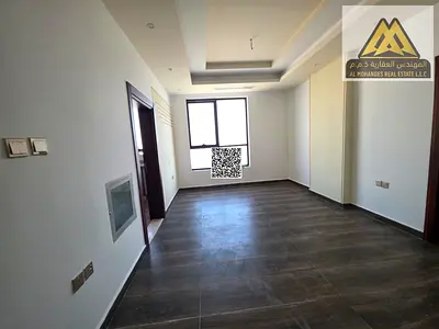 Modern apartment with high-end finishes and comfortable spaces, featuring a master bedroom, built-in wardrobes, and central ac