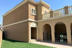 CORNER VILLA | 2 PARKINGS | PRIVATE GARDEN