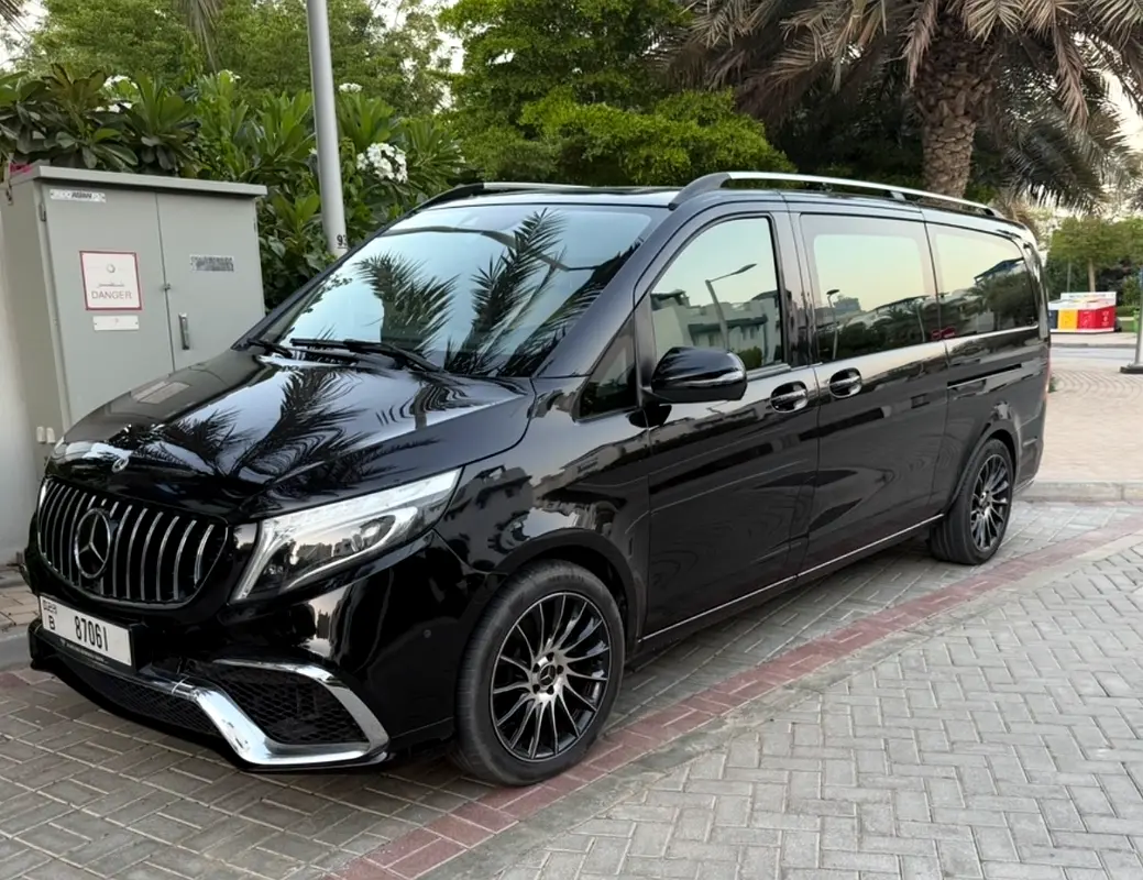 Mercedes-Benz V-Class 2020 — photo 1 of 7