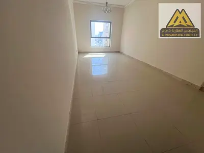 Apartment features: 3 bedrooms (2 master suites) with a spacious and comfortable design. 5 bathrooms with excellent finishes.