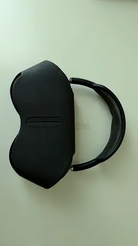 Apple AirPods Max  headphones with carrying case