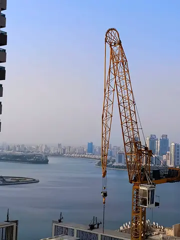 Annual Apartment for Rent in Al Majaz 3 – Al Qasba, Sharjah A premium apartment with a direct view of Al Majaz and Al Khan Lagoons, offering a comfor