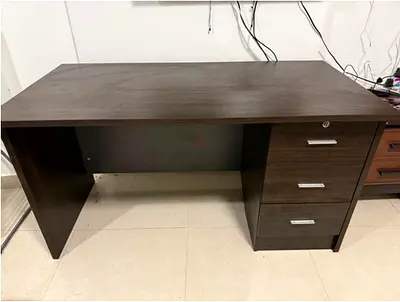 Table  ( Free Rolling Chair)