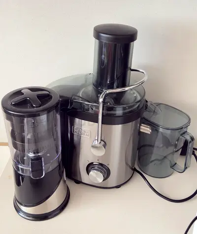 Black+Decker Stainless Steel Cold Press/Extractor Juicer with Grinder