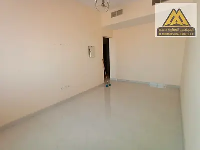 شقة غرفة وصالة الروضة 2 عجمان 2 حمام مساحة كبيرة شارع الشيخ عمار 32000 درهم 4 دفعات قريبة الخدمات