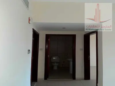 من المالك مباشره للبيع بنايه بالمويهات سكني تجاري ارضي+ 3المساحه900متر9687قدم موقع ممتازالدخل829الف قابل للزياده مطلوب8مليون و500الف دخل يصل الى 10%..