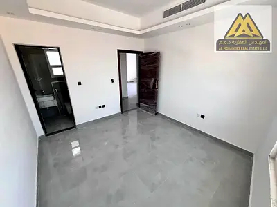 شقة غرفتين وصالة ملكية (غرف ماستر - بلكونة وإطلالة مميزة و3 حمام) بتكييف مركزي وتشطيبات راقية جداً للإيجار السنوي في العالية عجمان على طريق الشيخ محم