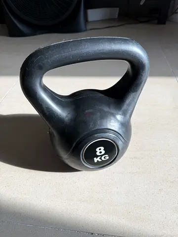 8 kg kettlebell - solid vinyl coated kettlebell, good condition