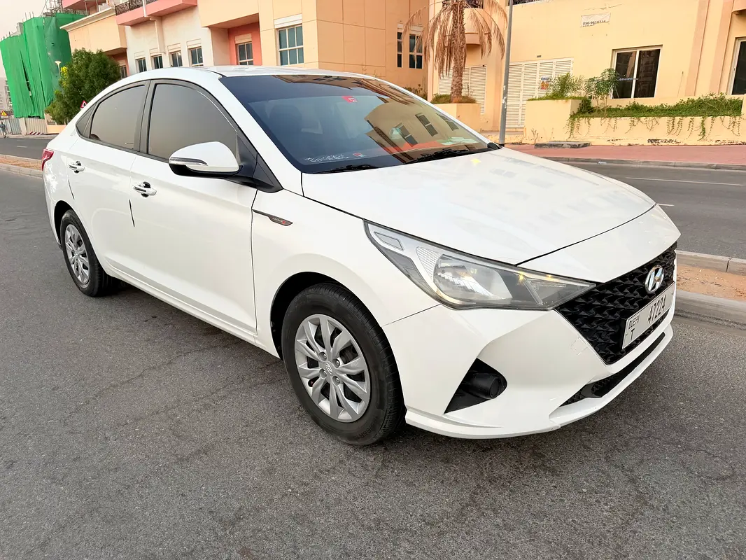 Hyundai Accent 2021 — photo 1 of 19