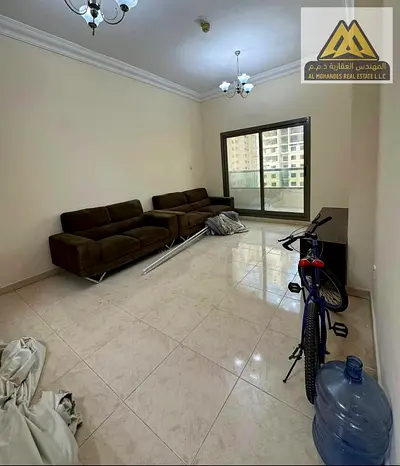 شقة غرفتين وصالة للبيع بمساحة فسيحة في أبراج ليك فيو البرج سي 4 عجمان بسعر مميز جداً